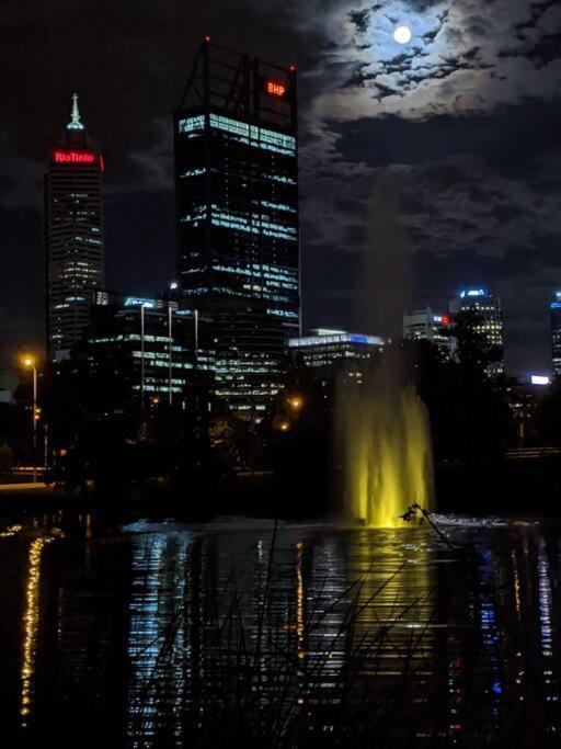 City & Lakeside With Free Parking, Pool And 10 Mins Walk Into The City Perth Exteriér fotografie