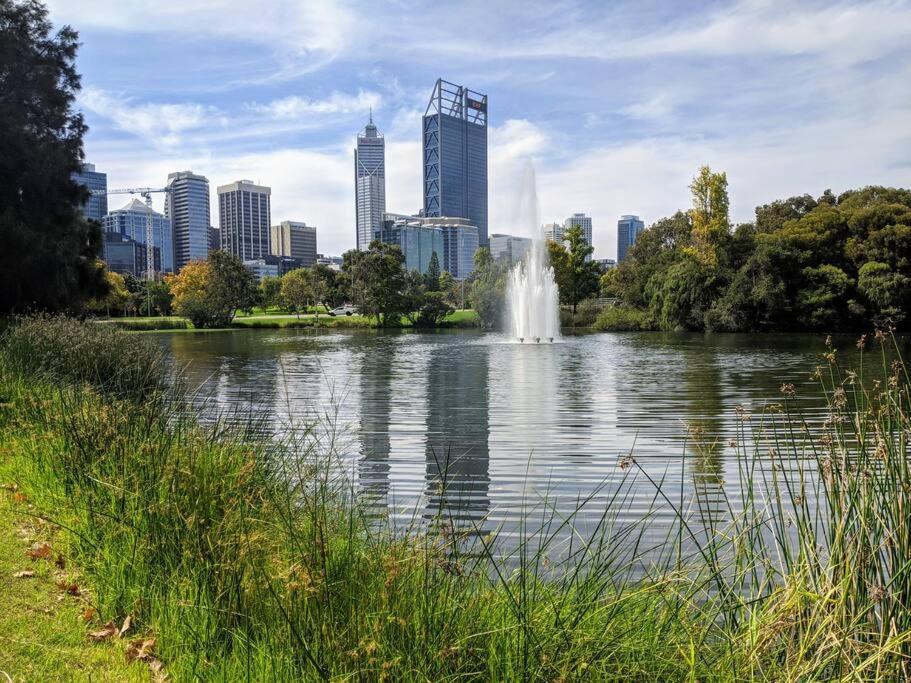 City & Lakeside With Free Parking, Pool And 10 Mins Walk Into The City Perth Exteriér fotografie